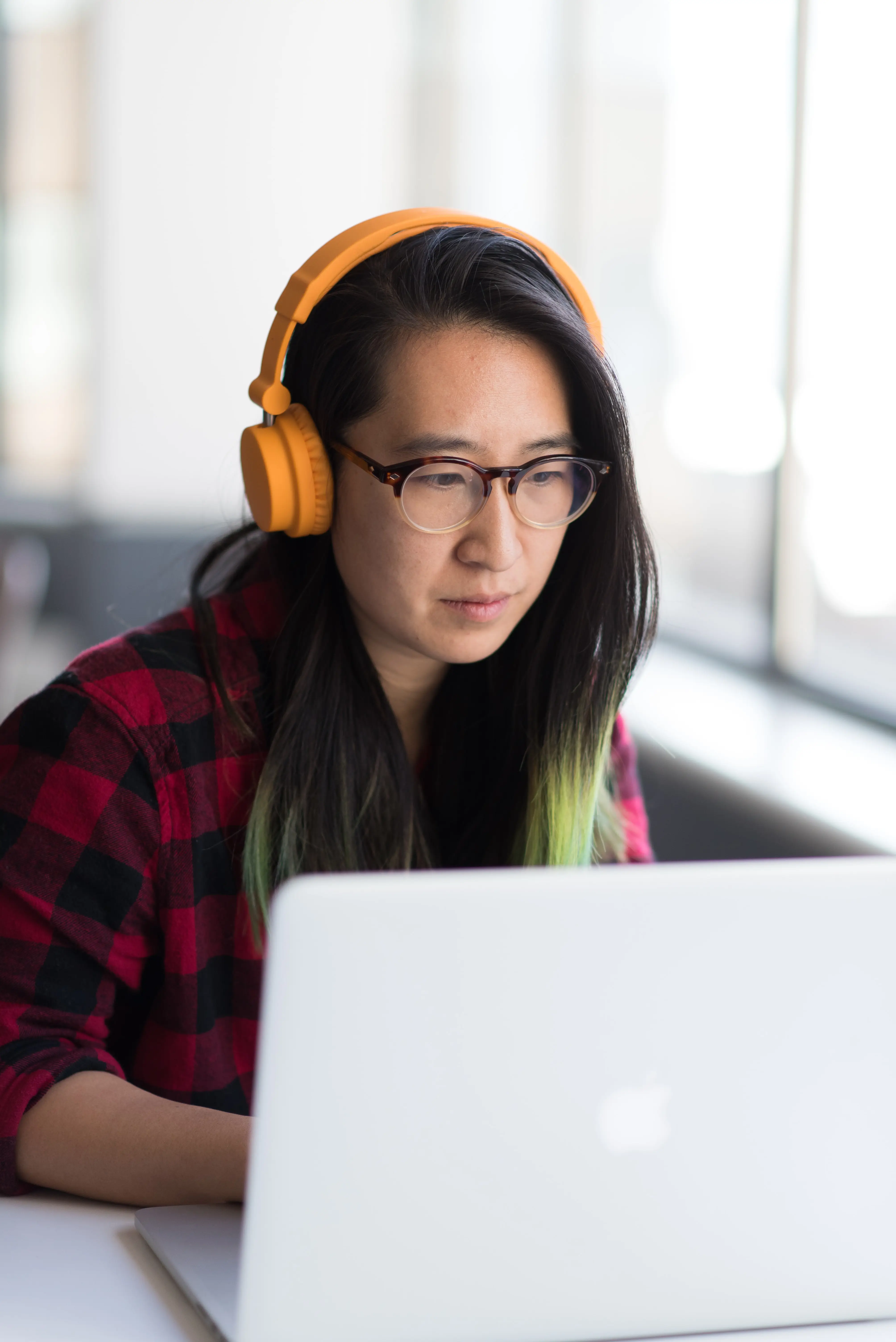 developer maria albertina on a computer